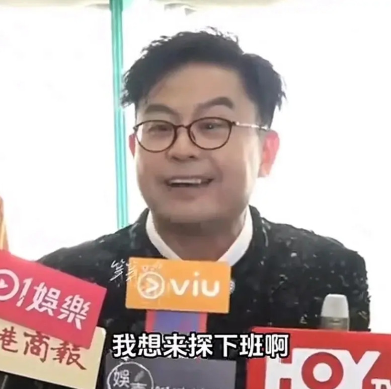 为了探班周星驰的《少林女足》，黄一山特地托朋友转告星爷。但星爷表示太远了，叫他不