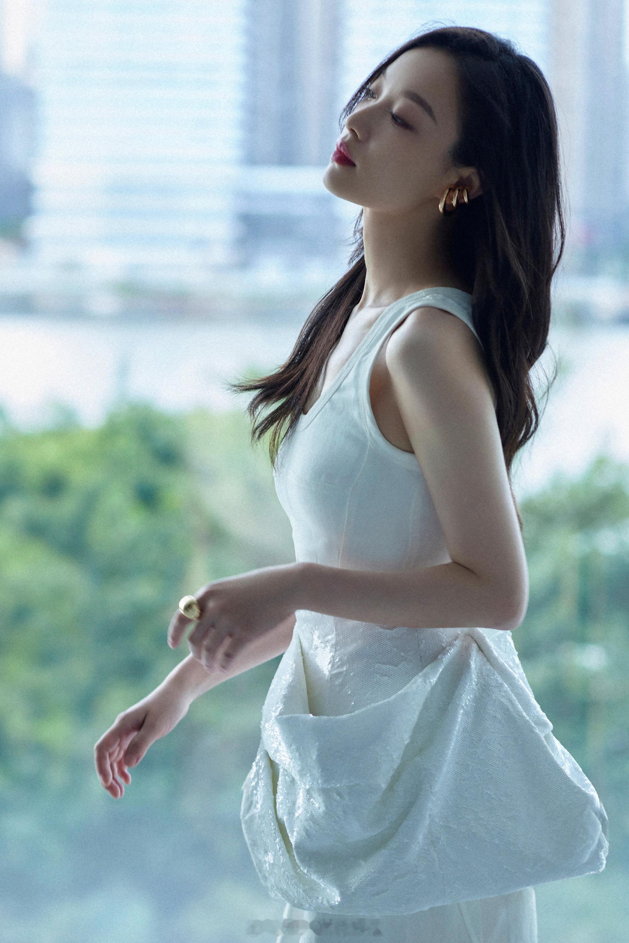 倪妮纯色的浪漫格调​​​