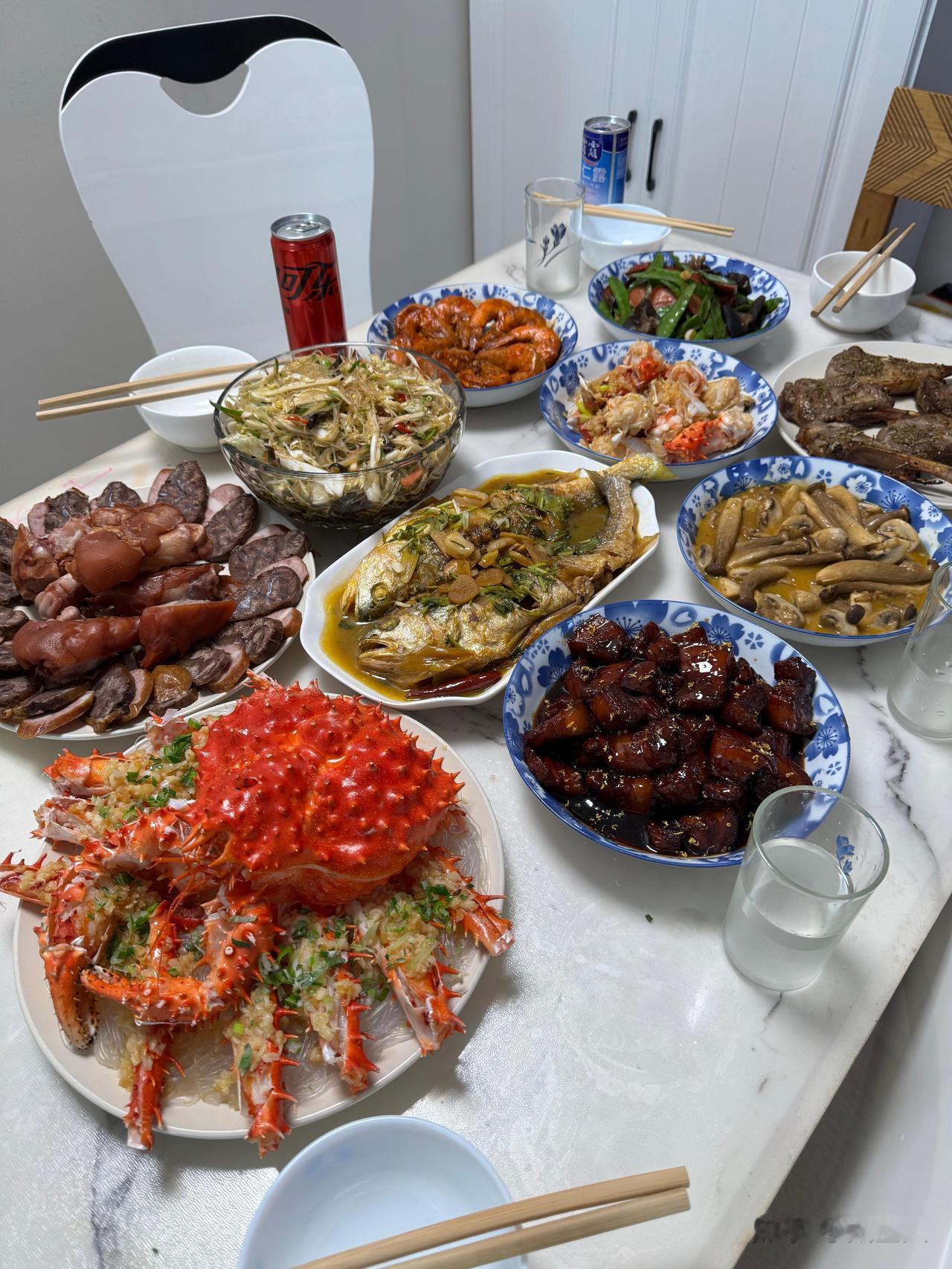 这是我今年的年夜饭，也是我主厨操办的。但是我不敢说稳胜麦当劳