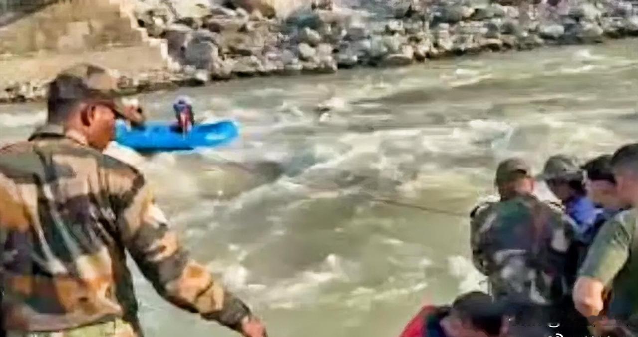 【藏南军情】12月23日，印度陆军在锡金进行例行漂流训练时，一