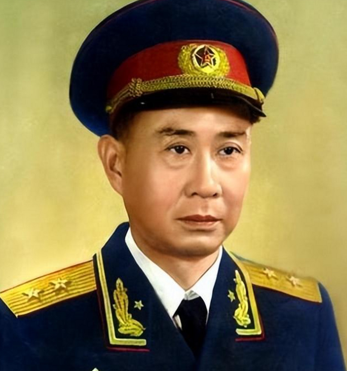 1955年大授衔，张经武拟定上将。军委委托贺龙征求张经武本人的意见。贺龙说，根据
