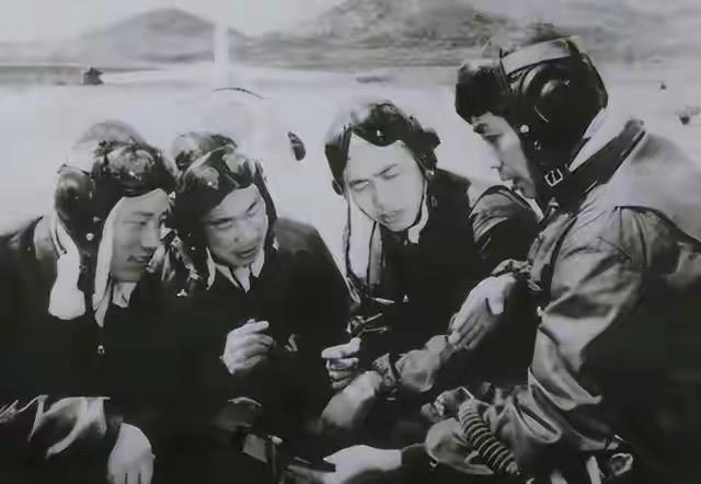 当年日军为什么不空降到重庆延安？因为日本人有脑子，知道空投了就是送菜。作