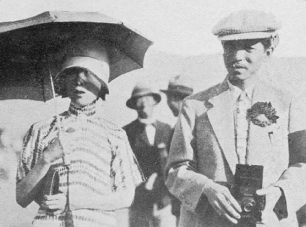 不少人说张学良和于凤至是包办婚姻毫无温情，看了1929年沈阳这张老照片才知道并非