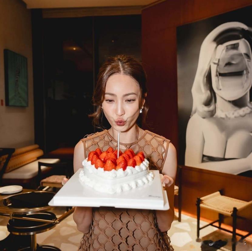 泰娱女神Taew举办36岁生日派对，新婚老公HisoNai和好姐妹Matt、M