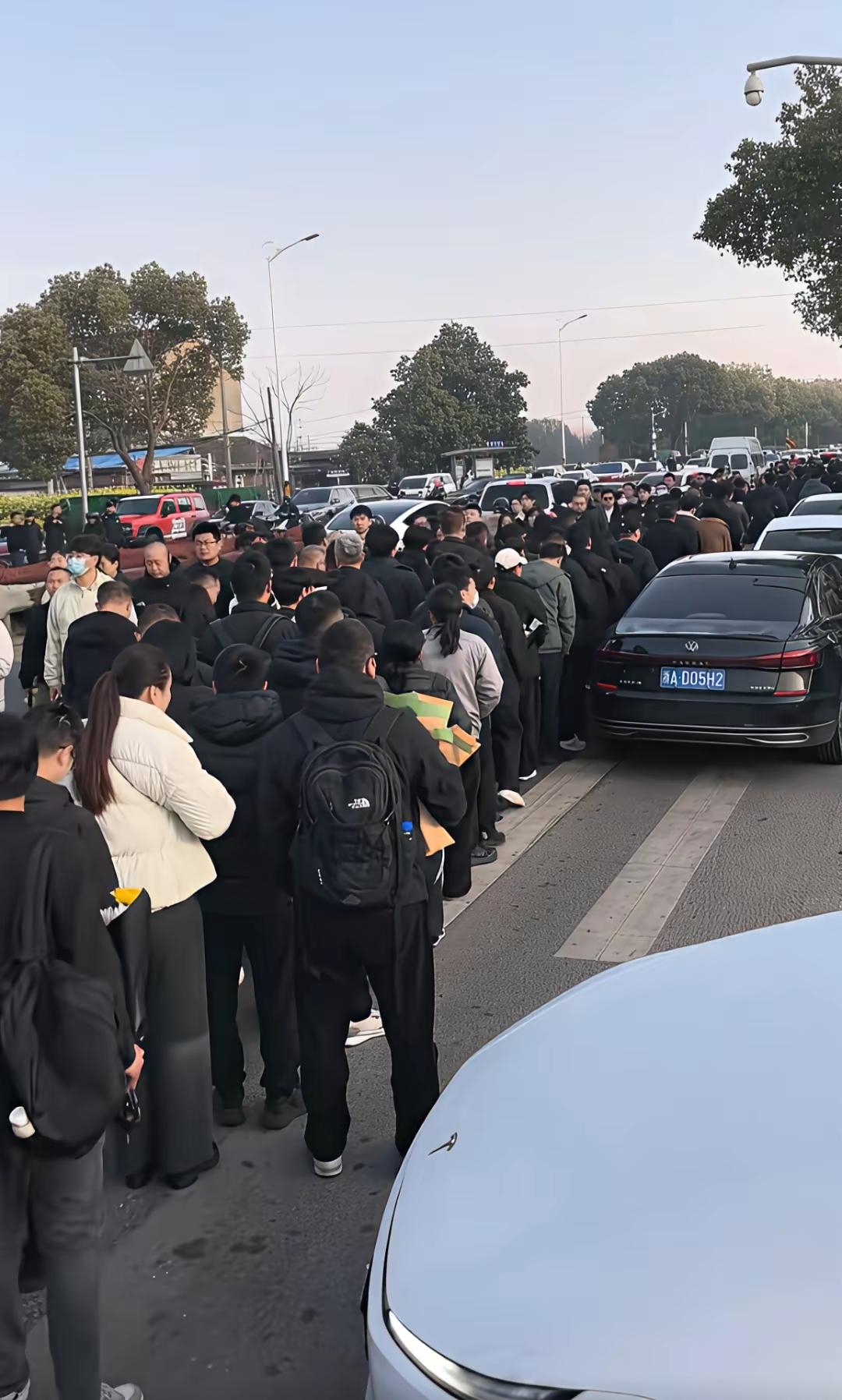 有人说，今天的苏州应该是全国最堵的地方，没有之一。或许很多人都在默默的为一人送