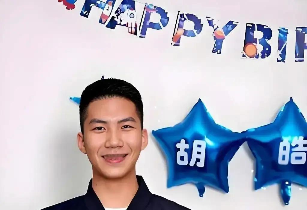 刘嘉玲名下不动产加投资超过10亿，2026年8月她刚晒出亲侄子刘兆恩的建筑师执照