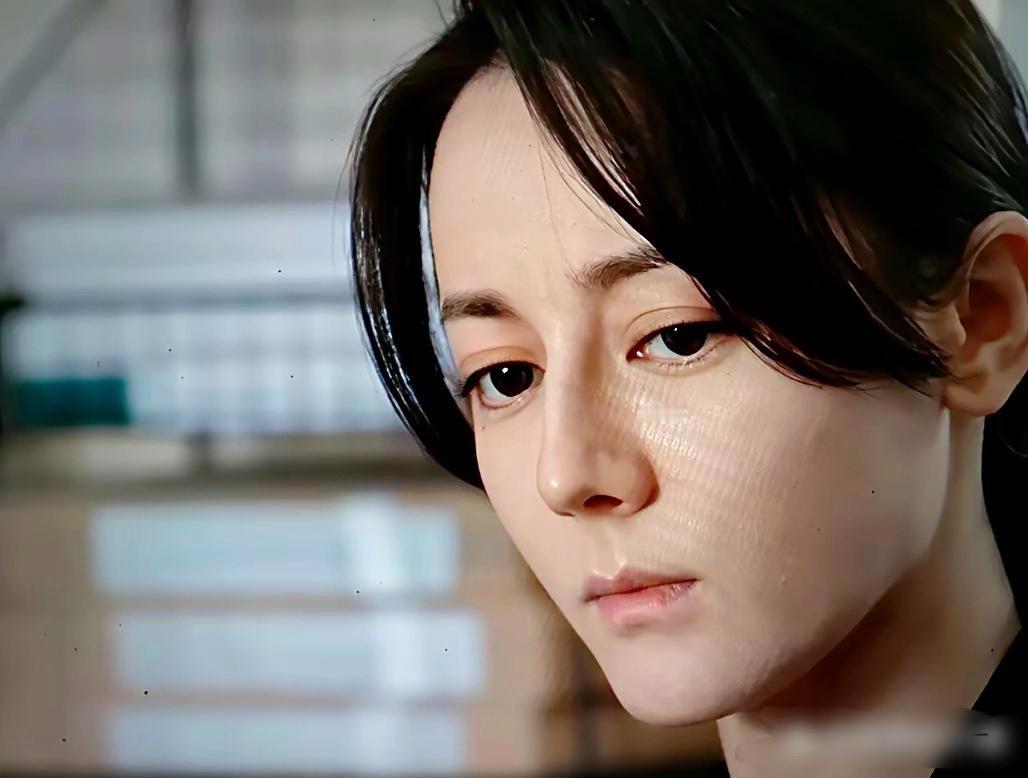 我有预感，无论迪丽热巴这次转型成功与否，都不会再回去拍古偶剧了。不是因为这次的现