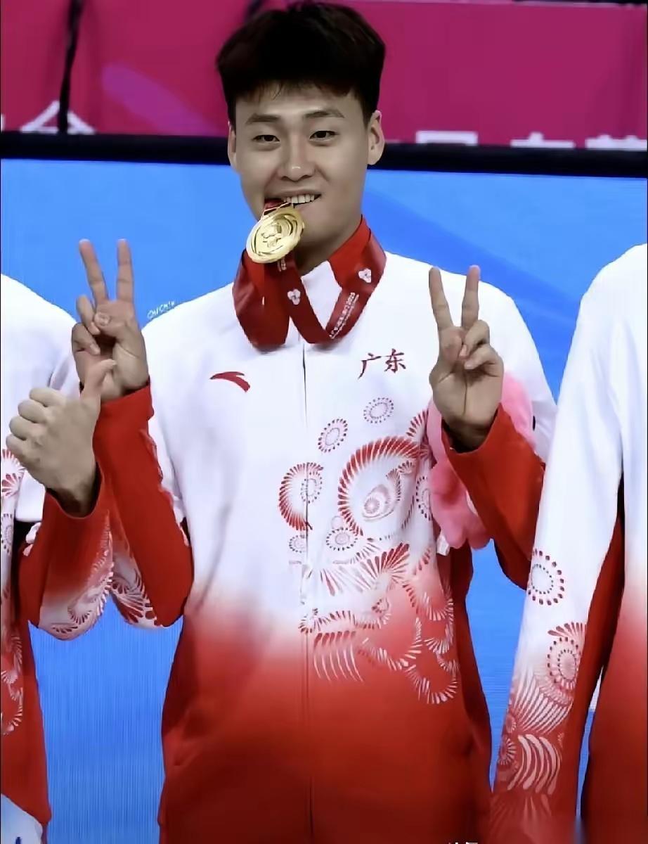 50万奖金全给教练，就为还当年800块的情？赵睿这波操作，直接戳中了成年人世界的