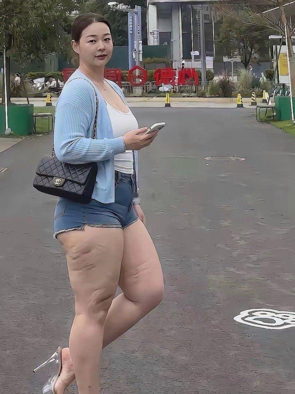 网友晒魔幻身材这下肢太壮实了不知道体重多少但确实很健康的样子！