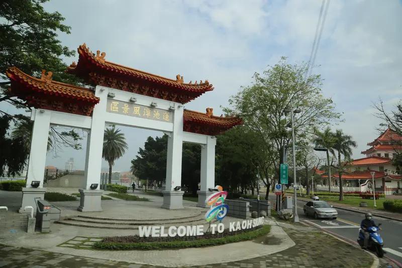 最近岛内这局势真是热闹。先是游智彬拿着生死状到民进党中央党部抗议，谴责赖清德提高