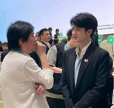 这居然是高晓松？！他到底经历了什么，这变化也太大了吧……​​​
