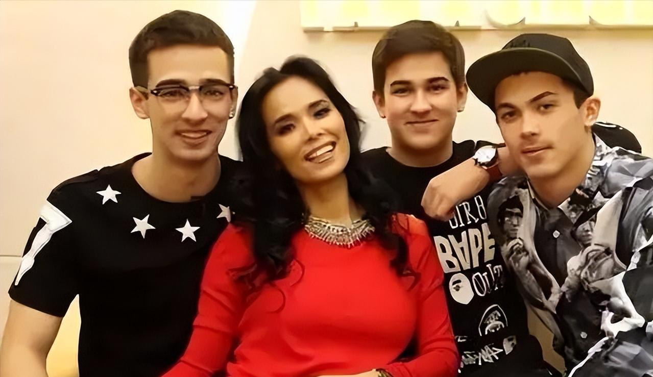 1985年，付笛声与韦唯相爱，在一起生活了四年后，韦唯又爱上了比她大15岁的已婚