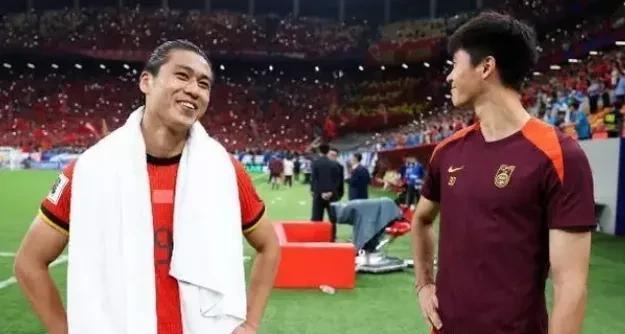 国足东亚杯迎战韩国队时，最新消息传来，国足首任队长竟是张玉宁。这有点出人意料，毕