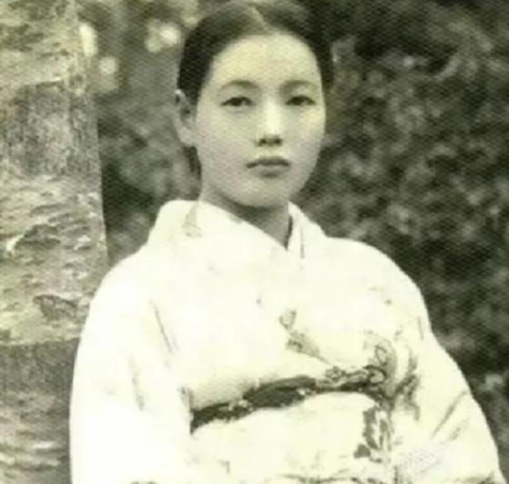 1978年农妇喂猪突遇豪车到访，藏在重庆乡村33年的日本千金身份终曝光。19