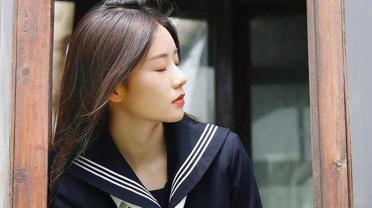 中年男女关系暧昧，会有的几种表现，别不承认：1、假装顺路，然后送异性回家，其实