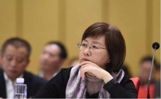 美国慌了，中国出了一位比导弹还可怕的女人！谁能想到，中国的东风17导弹出自她之手