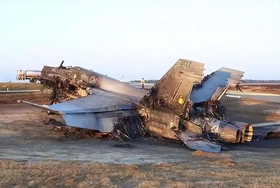 美军战机遭重创！白宫带头疯狂捂嘴，美式自由装不下去了。美军在中东接连吃瘪，多