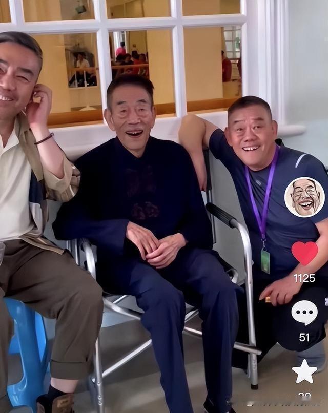 郭德纲这帮人算是把杨家兄弟给惹下了，杨仪的三哥杨伦在直播的时候也是气愤的不行，原