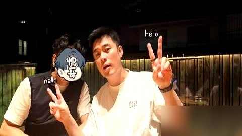 陈赫发张聚餐照，愣是把旁边俩人涂成了马赛克，全网直接炸锅。他跟孙艺洲脸露得明明白白，剩下的一律糊掉。