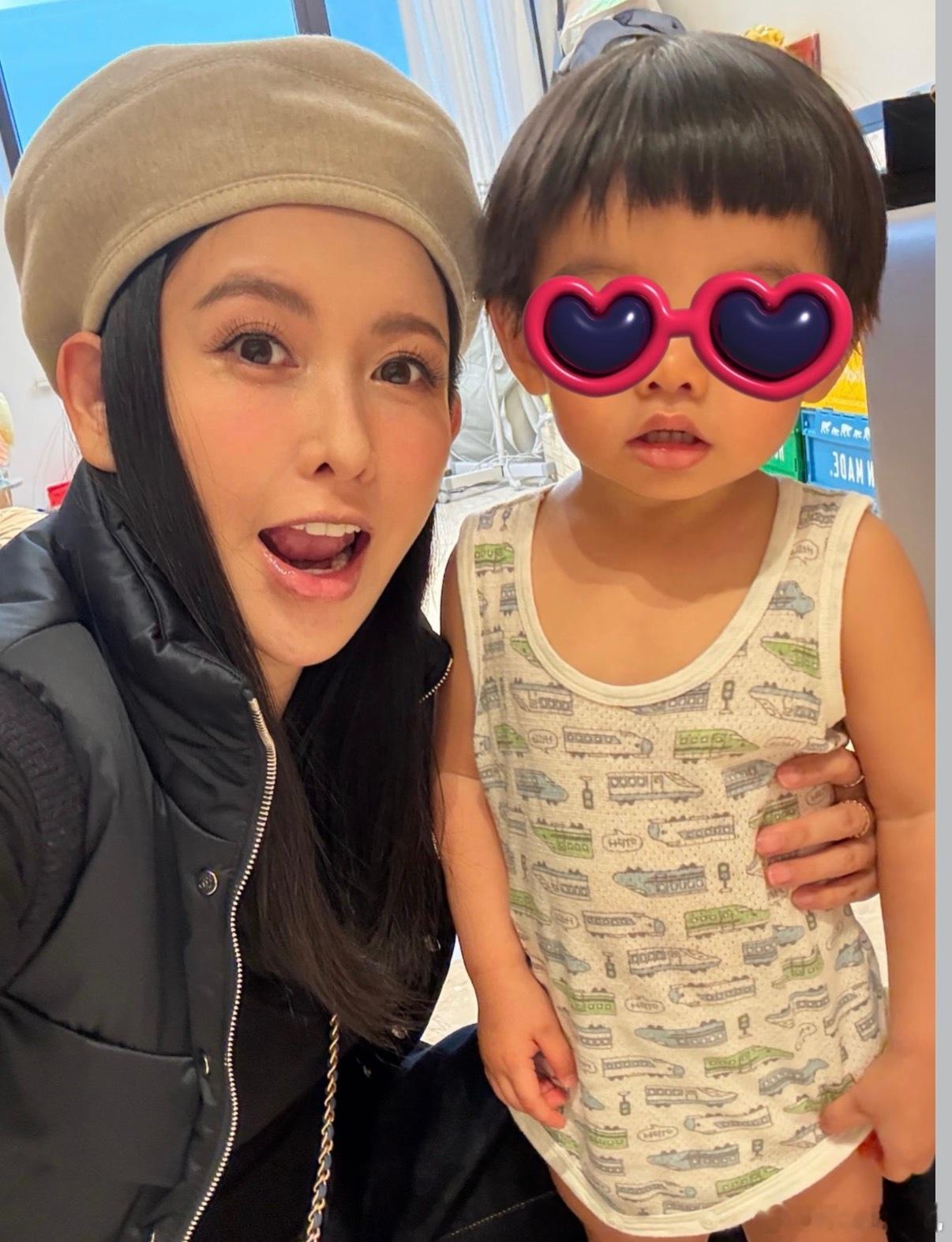 蝴蝶姐姐怀二胎