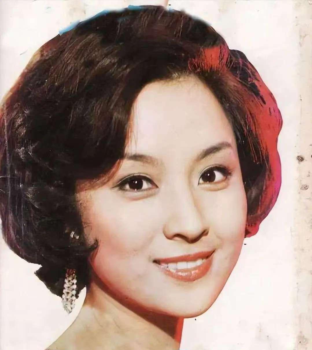 1974年，甄珍嫁给谢贤，刘家昌说自己全身发软，活不下去了。1978年，甄珍离婚