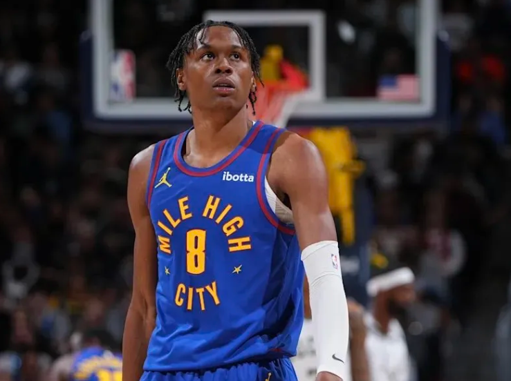 美媒BGNHoops更推表示：佩顿-沃特森上赛季三分命中率41%，同时防守属