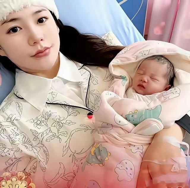 马小梅说到做到，说4月份回北京，真的回来了。4月10号马小梅抱着汪宝终