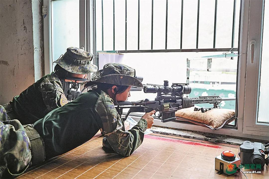 qbu2028.6毫米狙击步枪，国产首款装备8.6口径的狙击步枪。