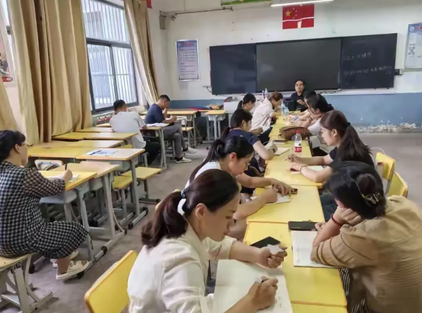 你能相信吗？小学教师已经开始被调往高中任教了。没别的原因，就是因为小学生源在减少