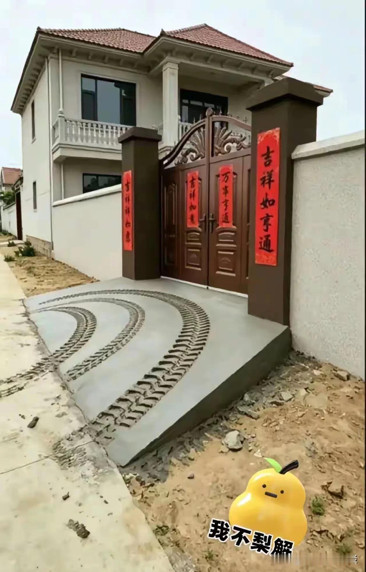 邻居家刚做的新地坪，一上午没过去，被别人给压了。你一家新盖的房子，这个门前地有新