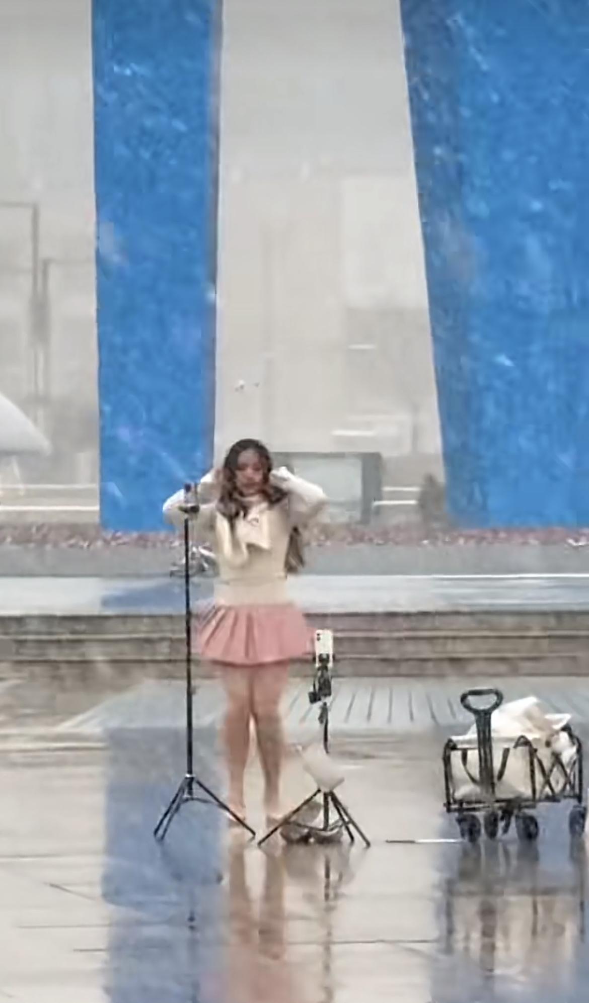 全面取消退休工资可行吗退休工资可以弄一个全国的这样的基数，不管你是以前是什么工作