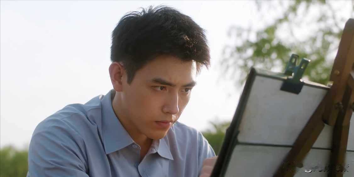 费霓住进三层楼那年，假结婚的纸还没撕碎，时代先翻了页一九七六年秋天，高考恢复的