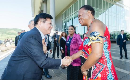 台当局高层秘密抵达非洲，包了一架飞机穿越13国领空，但还是晚了一步：没赶上！ 