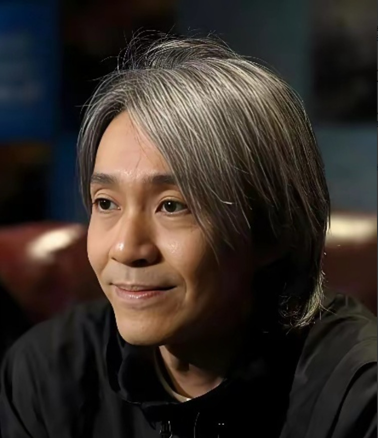 2025年，主持人问王晶：“周星驰演戏出彩、票房又高，怎么只拿过一次影帝，梁朝
