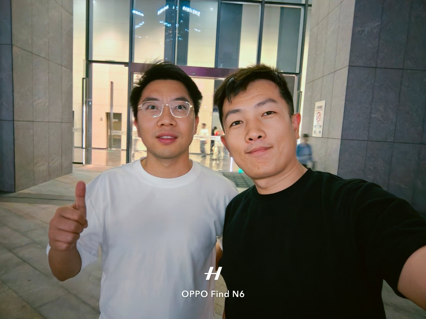 今晚跟吃饭，聊了聊他以后的计划。你们猜一猜他从iQOO出来以后，准备做什么大