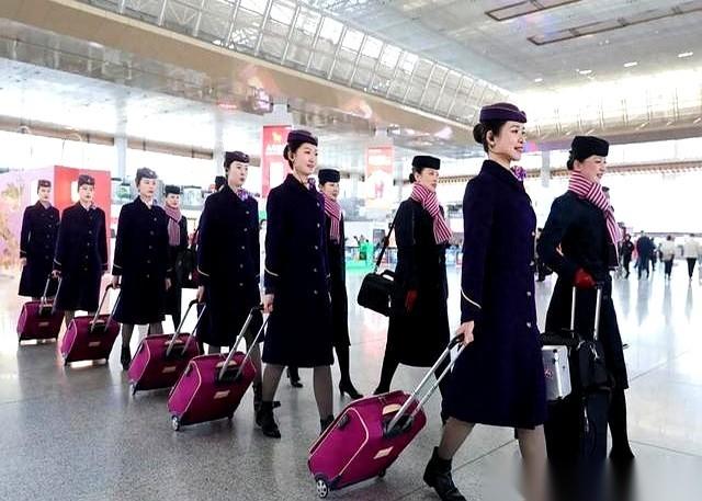 航司招40岁的“空嫂”了！别急着高兴。这事儿吧，听着是天大的好事，是给所有在