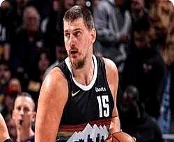 威少的历史第一三双王，真要被约基奇抢走了。新赛季才打了15场比赛，约基奇就拿