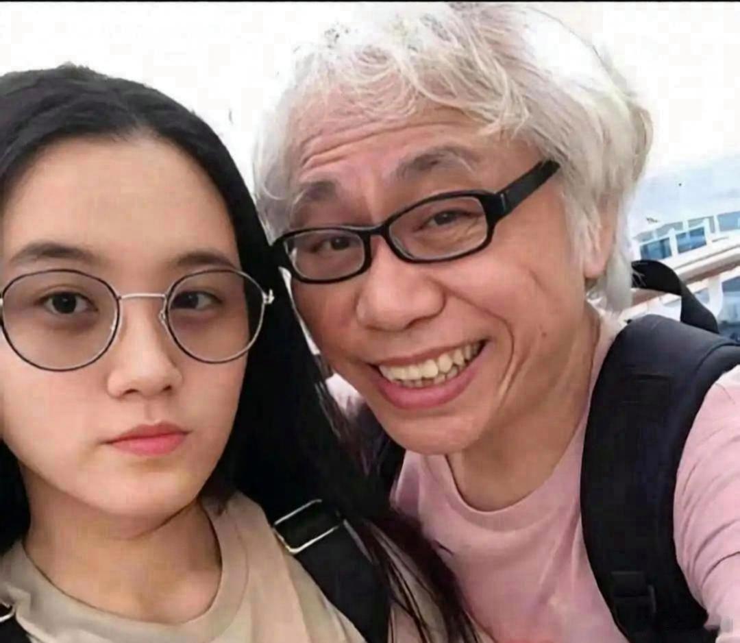 27岁守寡，千万遗产19天卖精光。李坤城走后，给了她台中一套74.3坪的房子。继