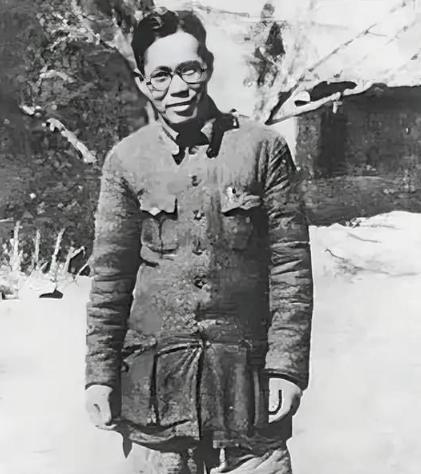 1946年，胡宗南将一美女特务叫来，说：“我们捉到了共党的一条大鱼，你要不惜一切