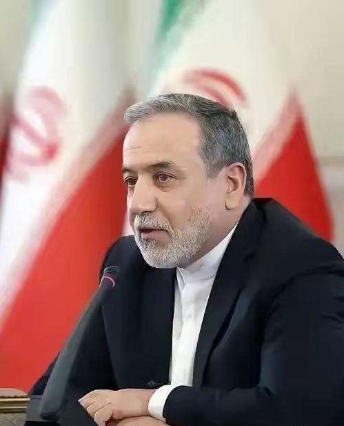 伊朗外长48小时内两进巴基斯坦，结果一转头，伊朗议会直接放话：这个中间人不合格。