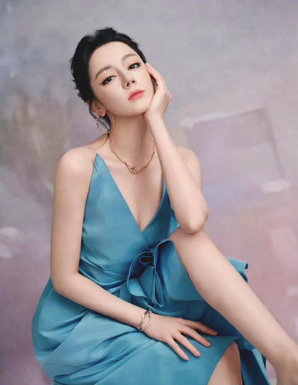 迪丽热巴能稳坐“顶流”位置十余年，靠的是颜值、演技、性格与商业价值的全方位长板，