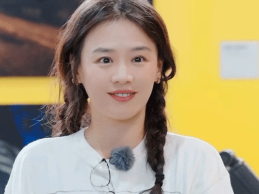 马思纯谁教你这么萌的救命！马思纯后知后觉说“我没洗”的样子要笑晕我！大塞一口枣