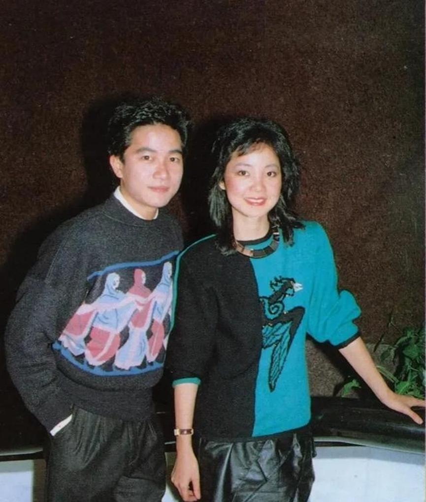 1953年，邓丽君出生在台湾云林县的军人家庭。小时候跟着部队搬过好几次家，池上