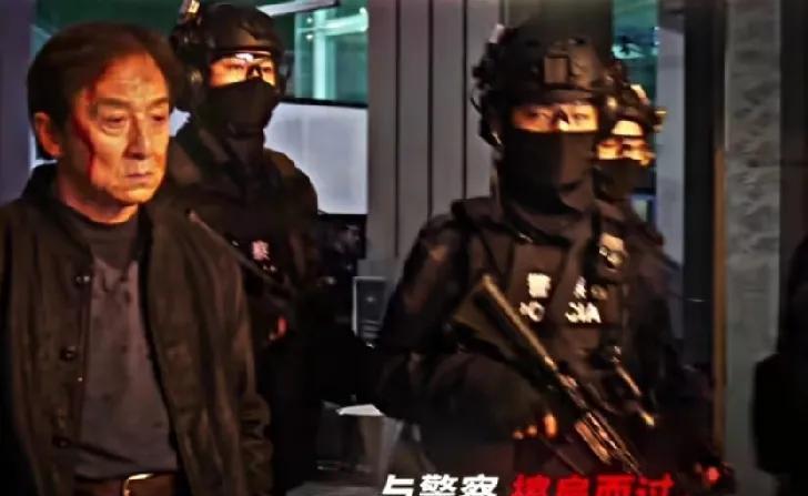 《捕风追影》真的太燃了成龙大哥选角眼光真毒辣。养子团个个都是从小练武术的，