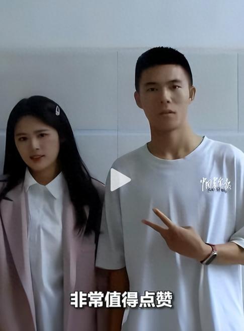 2025年8月，四川，女老师点了一份奶茶，结果，当骑手靠近时，她却傻眼了！连奶茶