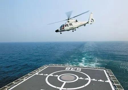 守卫领海，中国军人绝不后退一步！澳大利亚海军在黄海挑衅中国海军，中国海军驾驶舰载