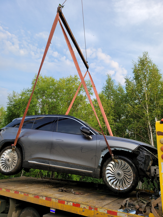 喜欢蔚来到惊喜最后惊魂们一家五人自驾先去呼伦贝尔后到漠河去玩耍，我们到了漠河的