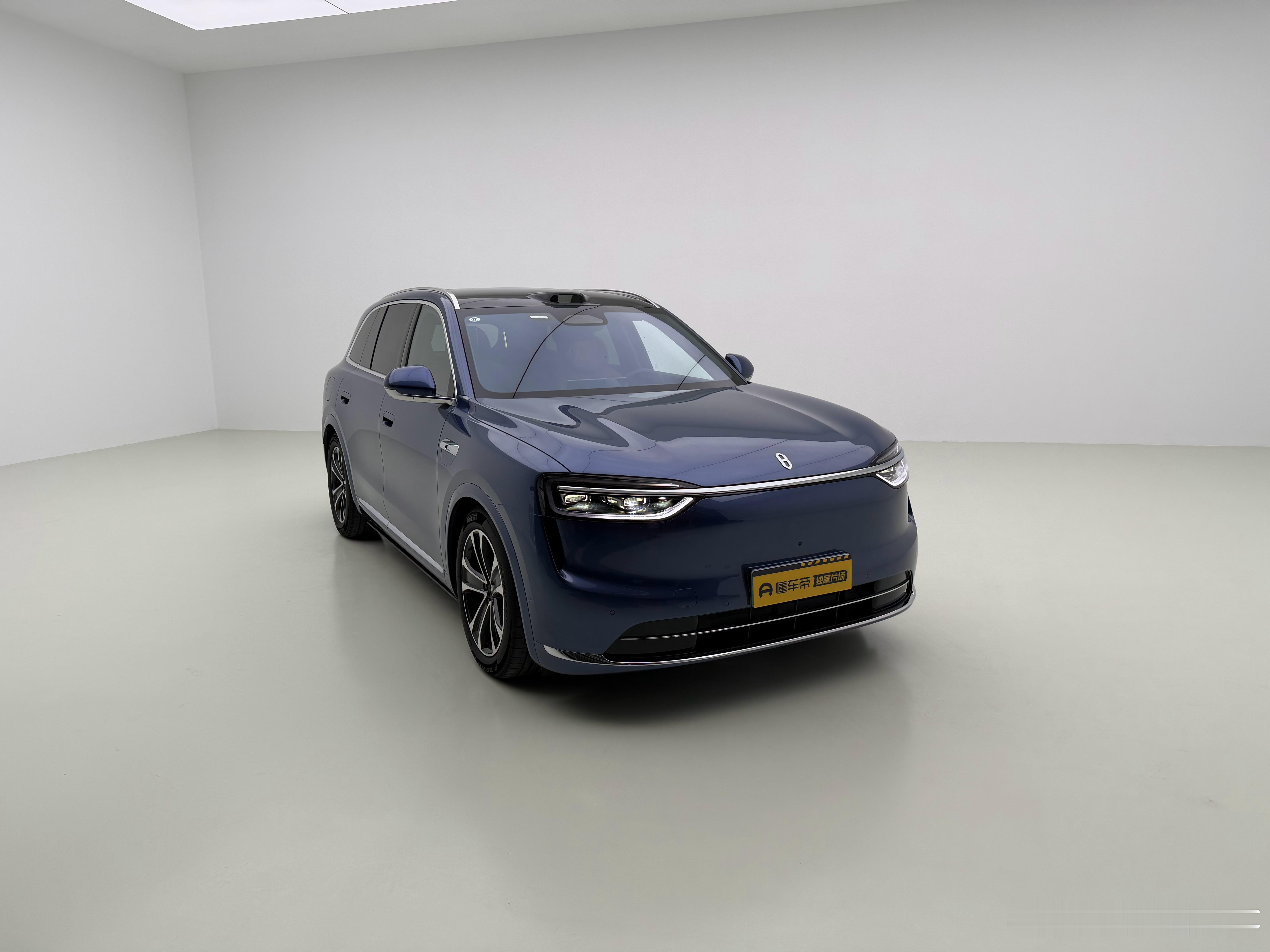 今天网传图一是全新问界M7未用的设计稿。结合现在的造型，那确实是量产造型更年轻化