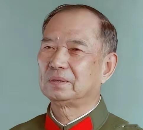 1982年，开国少将尤太忠视察部队，见一副团长好生眼熟，​尤太忠作为少将，