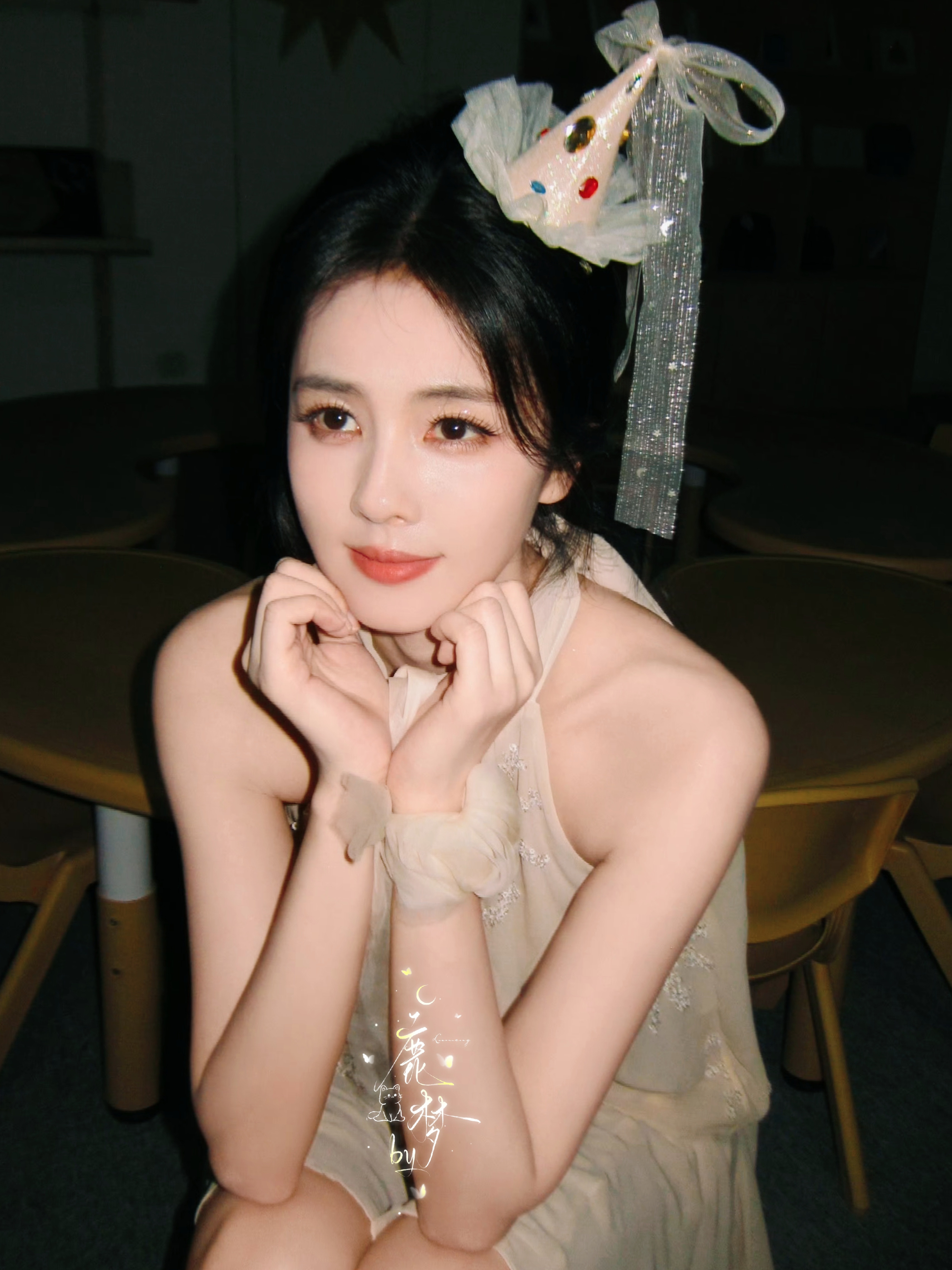 白鹿白裙蘑菇头真好看[爱心][爱心][爱心]​​​